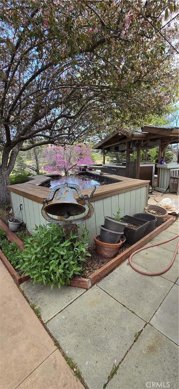 view of side of property featuring a pool