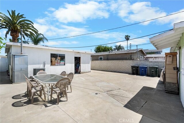5150 W 135th St, Hawthorne, CA 90250 - view of patio / terrace featuring outdoor dining area