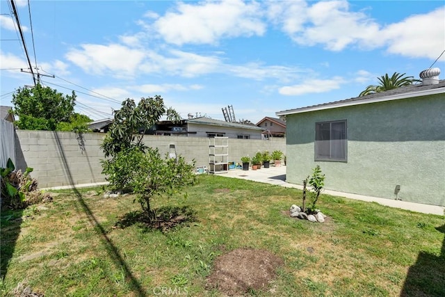 5150 W 135th St, Hawthorne, CA 90250 - view of yard with a patio