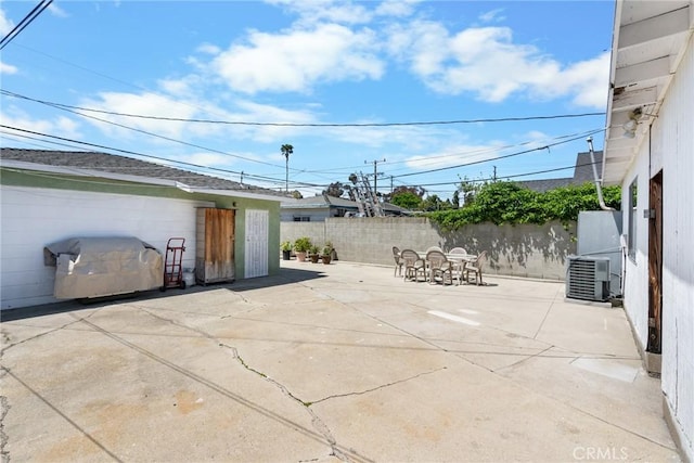 5150 W 135th St, Hawthorne, CA 90250 - fenced backyard featuring a patio area, cooling unit, and outdoor dining space