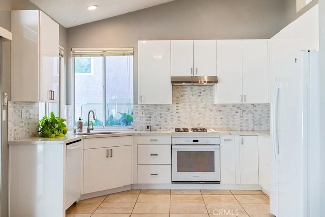 32364 Corte Coronado, Temecula, CA 92592 - kitchen featuring white appliances, a sink, vaulted ceiling, under cabinet range hood, and light countertops
