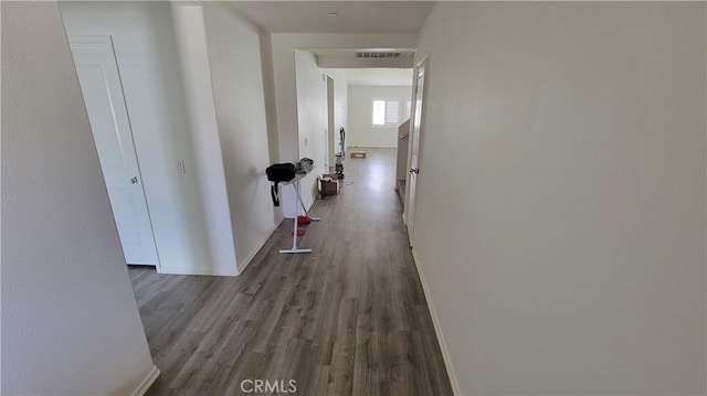 635 Moondance Ln, San Jacinto, CA 92583 - corridor with wood finished floors and baseboards