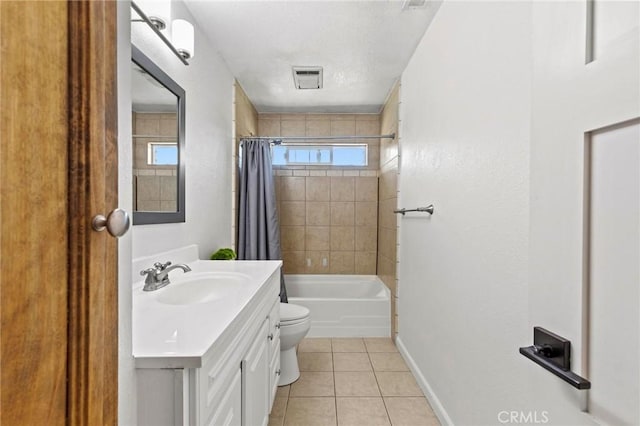 2681 Pinecrest Rd, Oroville, CA 95966 - full bathroom featuring tile patterned floors, toilet, vanity, baseboards, and shower / tub combo with curtain