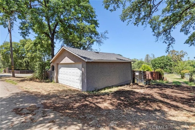 2681 Pinecrest Rd, Oroville, CA 95966 - detached garage with fence