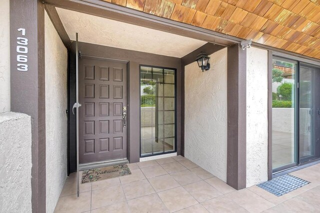 13063 Caminito Del Rocio, Del Mar, CA 92014 - doorway to property featuring stucco siding