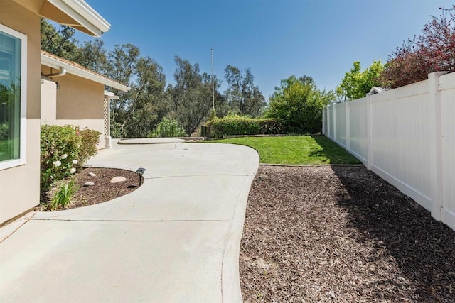 30602 Colina Verde St, Temecula, CA 92592 - view of yard featuring a patio area