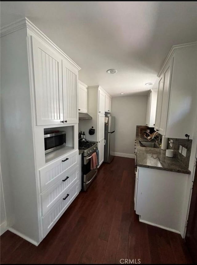 228 Del Mar Ave, Costa Mesa, CA 92627 - kitchen with stainless steel appliances, dark wood-style flooring, under cabinet range hood, white cabinets, and recessed lighting