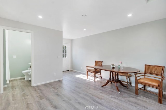 sitting room with light wood-style flooring, baseboards, and recessed lighting