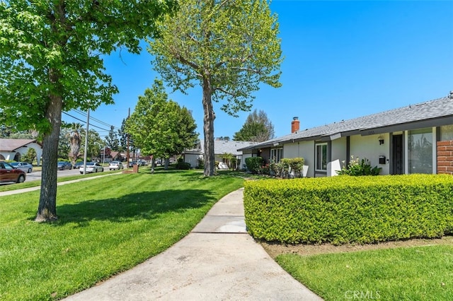 view of property's community featuring a lawn