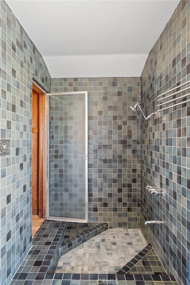 618 E Sunset Dr N, Redlands, CA 92373 - bathroom with tile walls and a tile shower