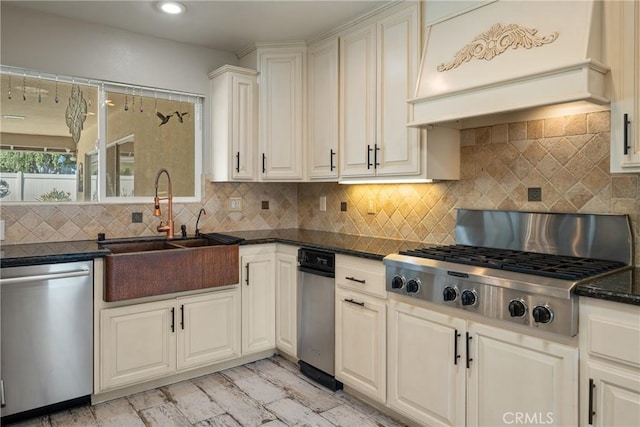 618 E Sunset Dr N, Redlands, CA 92373 - kitchen featuring stainless steel appliances, dark countertops, custom exhaust hood, decorative backsplash, and recessed lighting