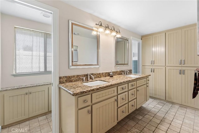 618 E Sunset Dr N, Redlands, CA 92373 - full bath featuring double vanity
