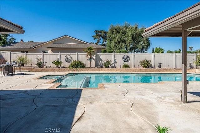 618 E Sunset Dr N, Redlands, CA 92373 - view of swimming pool featuring an in-ground hot tub, a patio, and a fenced backyard