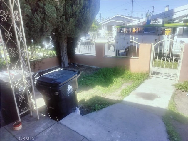 fenced front yard featuring a gate