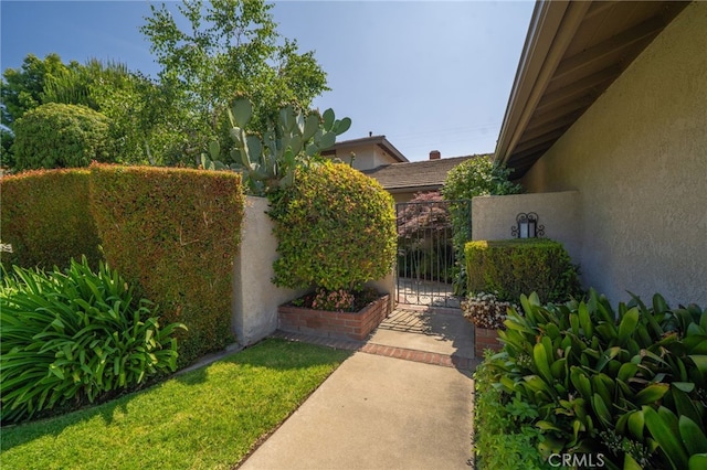 964 N Entrada Way, Glendora, CA 91741 - view of yard featuring a gate