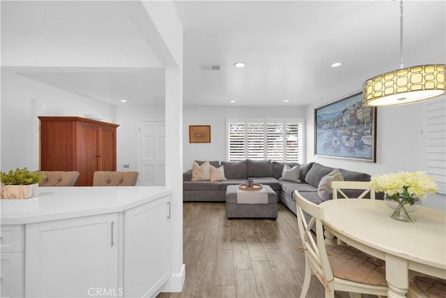 5314 E 4th St, Long Beach, CA 90814 - living room featuring light wood-style floors and recessed lighting
