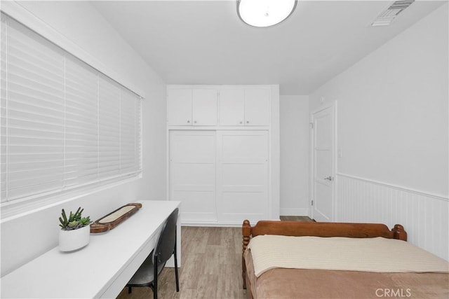 5314 E 4th St, Long Beach, CA 90814 - bedroom with light wood-style floors, a closet, and a desk