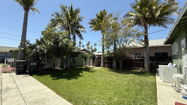 2224 Mortimer St, Huntington Park, CA 90255 - view of yard featuring washing machine and dryer