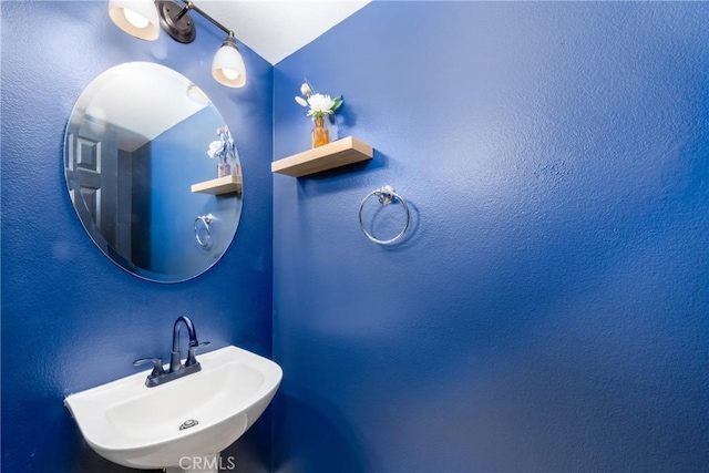 10693 Berrywood Cir, Yucaipa, CA 92399 - bathroom with a sink