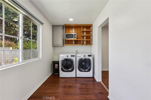laundry room featuring independent washer and dryer, baseboards, dark wood finished floors, plenty of natural light, and recessed lighting