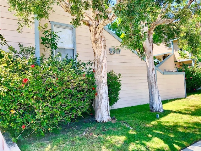 9917 Independence Ave Unit C, Chatsworth, CA 91311 - view of grassy yard