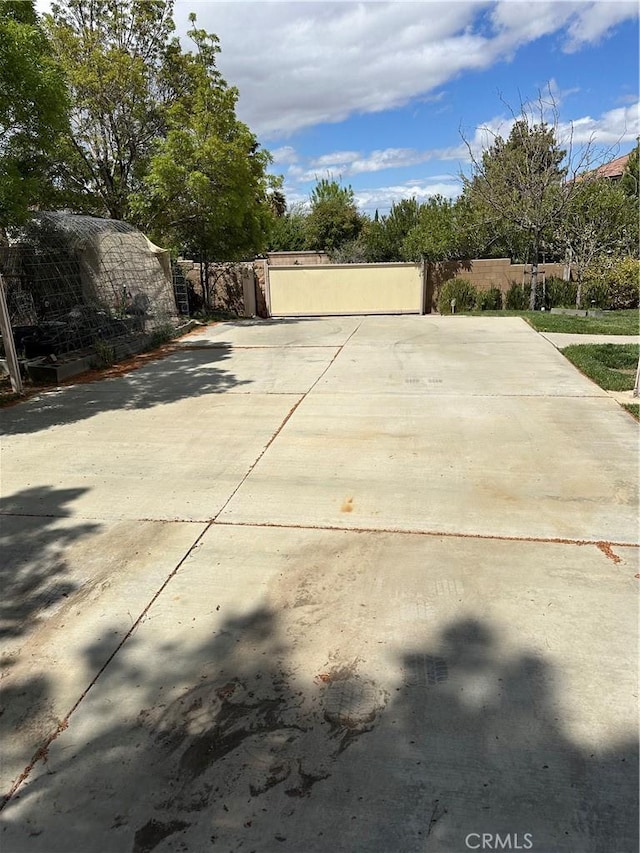 41053 Knoll Dr, Palmdale, CA 93551 - view of patio with fence