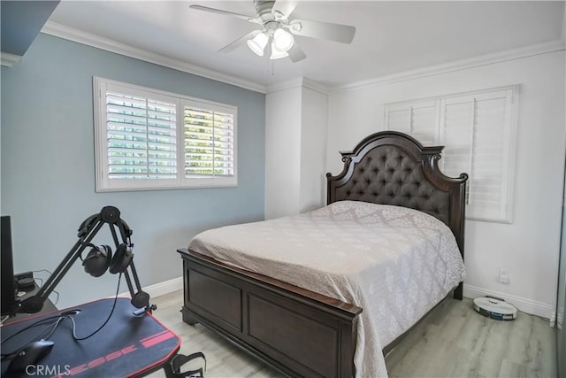 bedroom with light wood-style flooring, baseboards, crown molding, and a ceiling fan