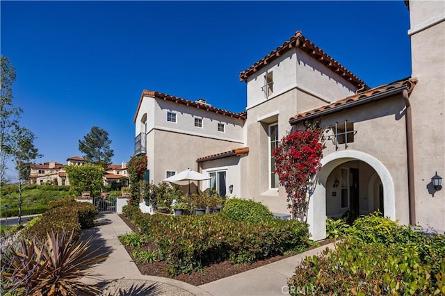view of front of home featuring stucco siding and a tiled roof