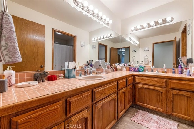 2604 Veneman Ave, Modesto, CA 95356 - full bath featuring double vanity and decorative backsplash