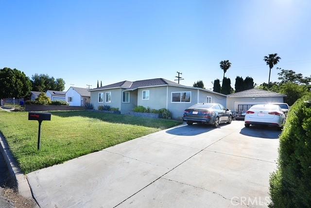 885 N Millard Ave, Rialto, CA 92376 - ranch-style house with a front lawn and driveway