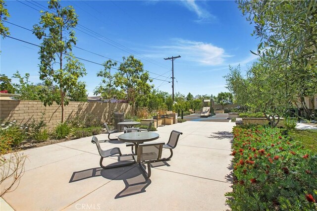 2651 W Lincoln Ave Unit 40, Anaheim, CA 92801 - view of patio