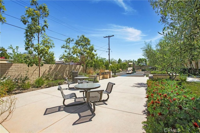 2651 W Lincoln Ave Unit 40, Anaheim, CA 92801 - view of patio