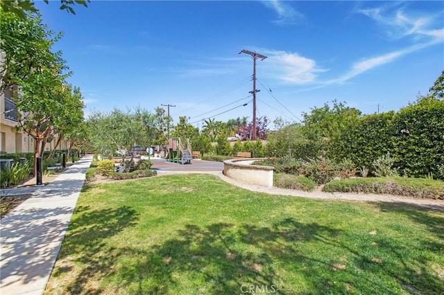 2651 W Lincoln Ave Unit 40, Anaheim, CA 92801 - view of home's community featuring a lawn