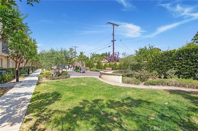 2651 W Lincoln Ave Unit 40, Anaheim, CA 92801 - view of property's community featuring a lawn