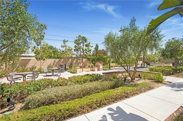 2651 W Lincoln Ave Unit 40, Anaheim, CA 92801 - view of yard featuring a patio