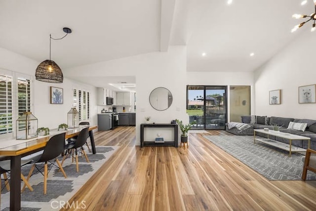 living area featuring light wood-type flooring, a chandelier, and recessed lighting