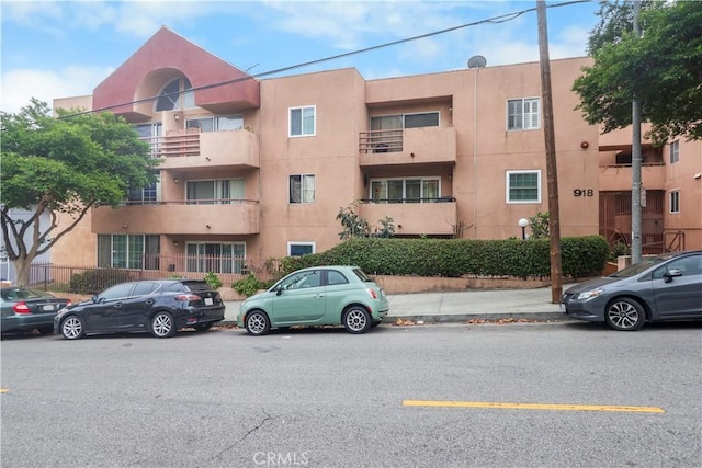 view of apartment building / complex
