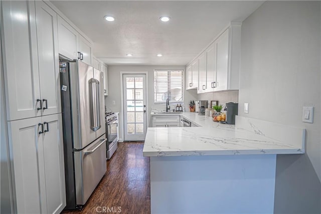 18111 Erik Ct Unit 445, Canyon Country, CA 91387 - kitchen with stainless steel appliances, recessed lighting, white cabinets, a peninsula, and dark wood finished floors