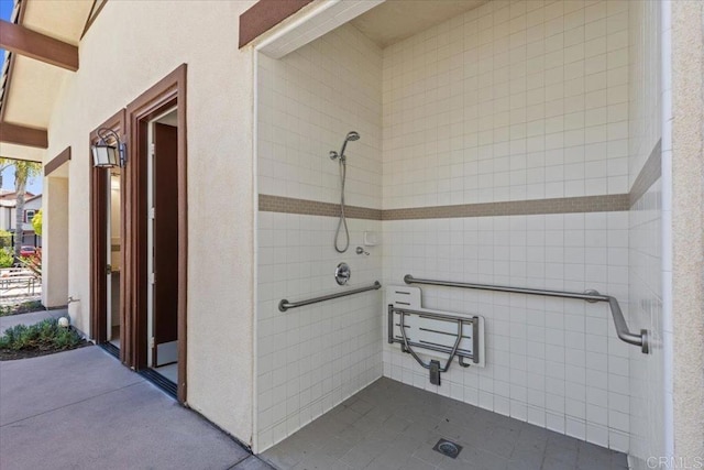 1514 Crown Ln Unit 1, Chula Vista, CA 91915 - bathroom featuring pet washing area and a tile shower