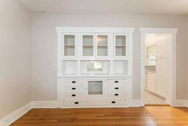 1540 Whitefield Rd, Pasadena, CA 91104 - bar area featuring light wood-style floors and baseboards