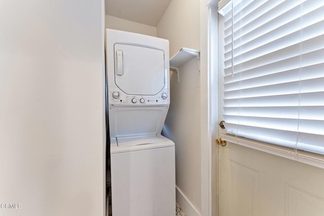 1540 Whitefield Rd, Pasadena, CA 91104 - clothes washing area with stacked washer and clothes dryer and baseboards