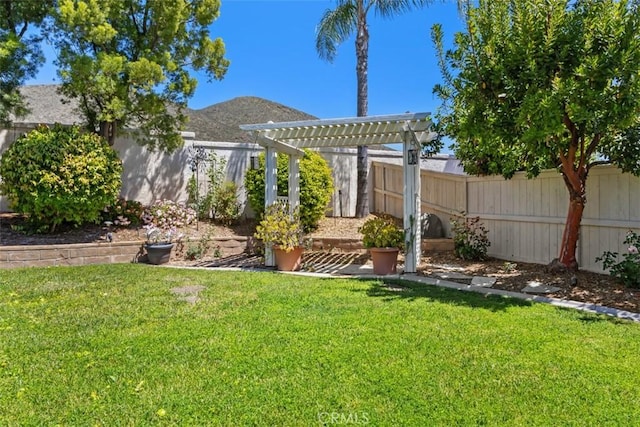 view of yard with a pergola and a mountain view