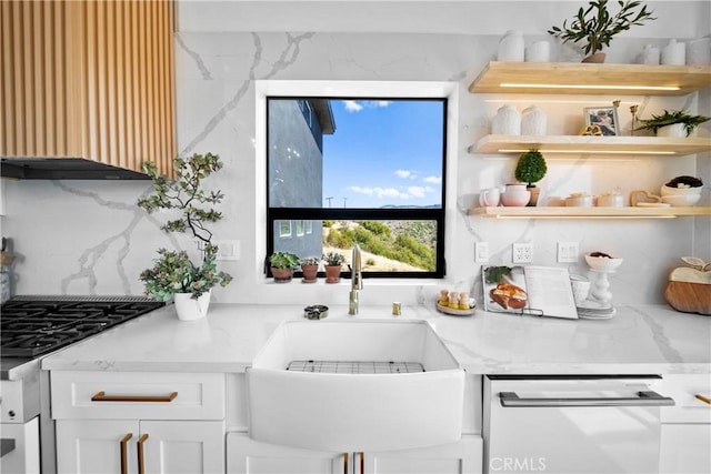 791 Cypress Rd, Lake Arrowhead, CA 92321 - bar featuring dishwasher, a sink, decorative backsplash, and extractor fan