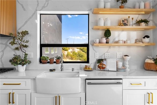 791 Cypress Rd, Lake Arrowhead, CA 92321 - bar area with white dishwasher and a sink