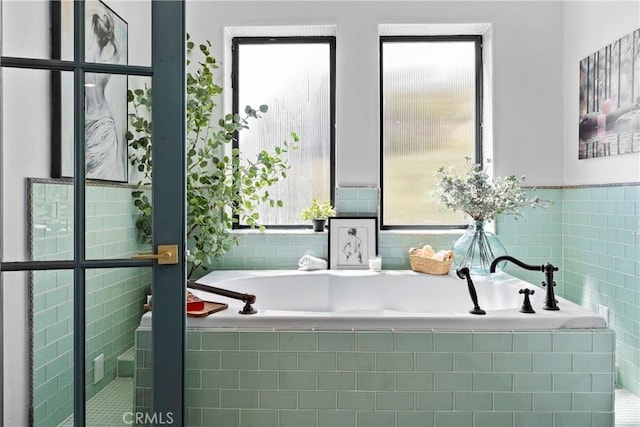 791 Cypress Rd, Lake Arrowhead, CA 92321 - full bathroom featuring a bath