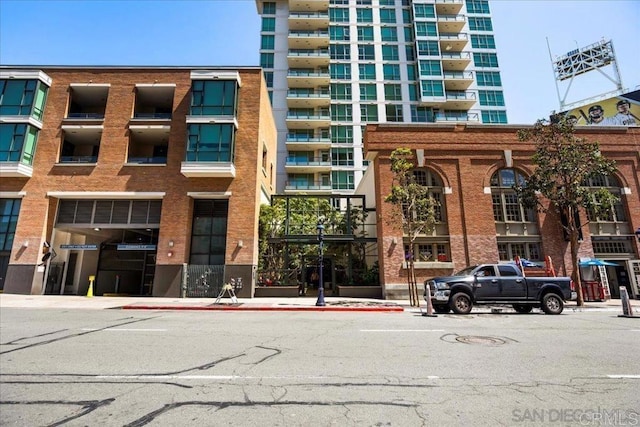 view of apartment building / complex