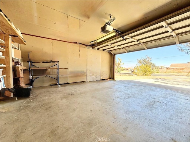 7442 Camarilla Ave, Yucca Valley, CA 92284 - garage with a garage door opener