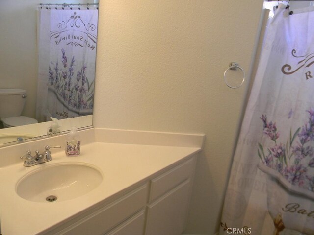613 Big Spring Dr, Banning, CA 92220 - full bathroom featuring vanity, toilet, and a shower with curtain