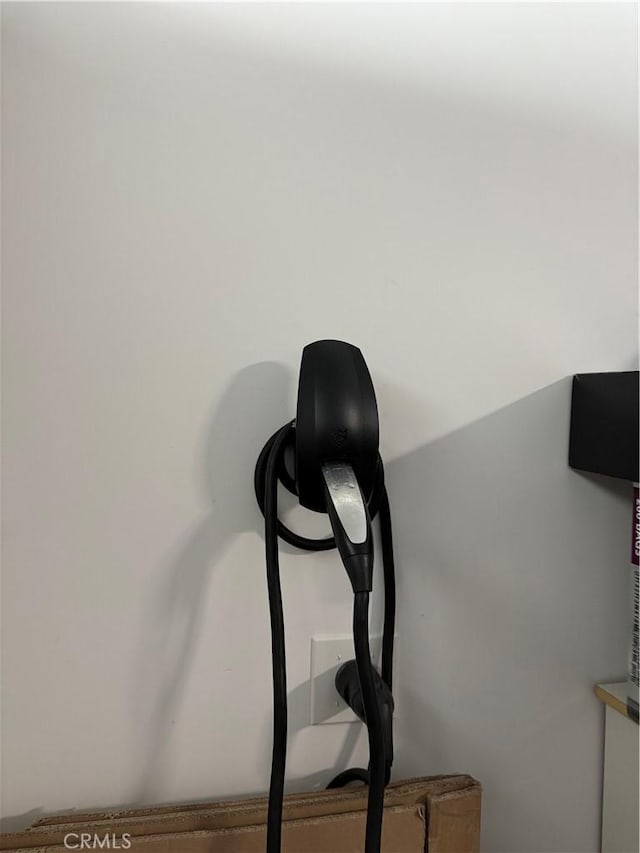 2621 Gates Ave Unit B, Redondo Beach, CA 90278 - detailed view of electric vehicle charger