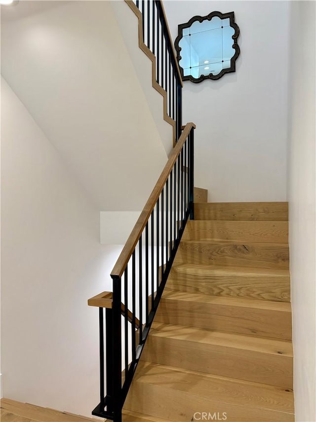 2621 Gates Ave Unit B, Redondo Beach, CA 90278 - view of stairway